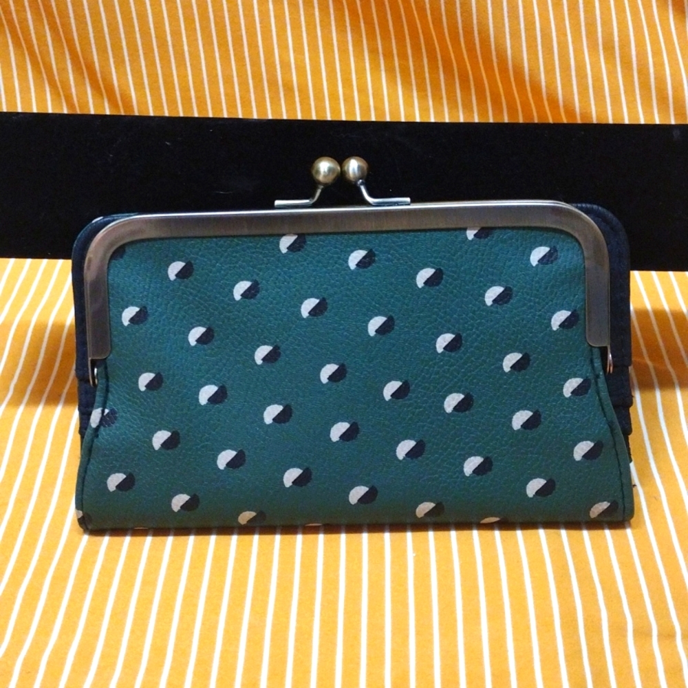 Women Kiss lock Bi-fold Green Geo Dot Credit Card Wallet